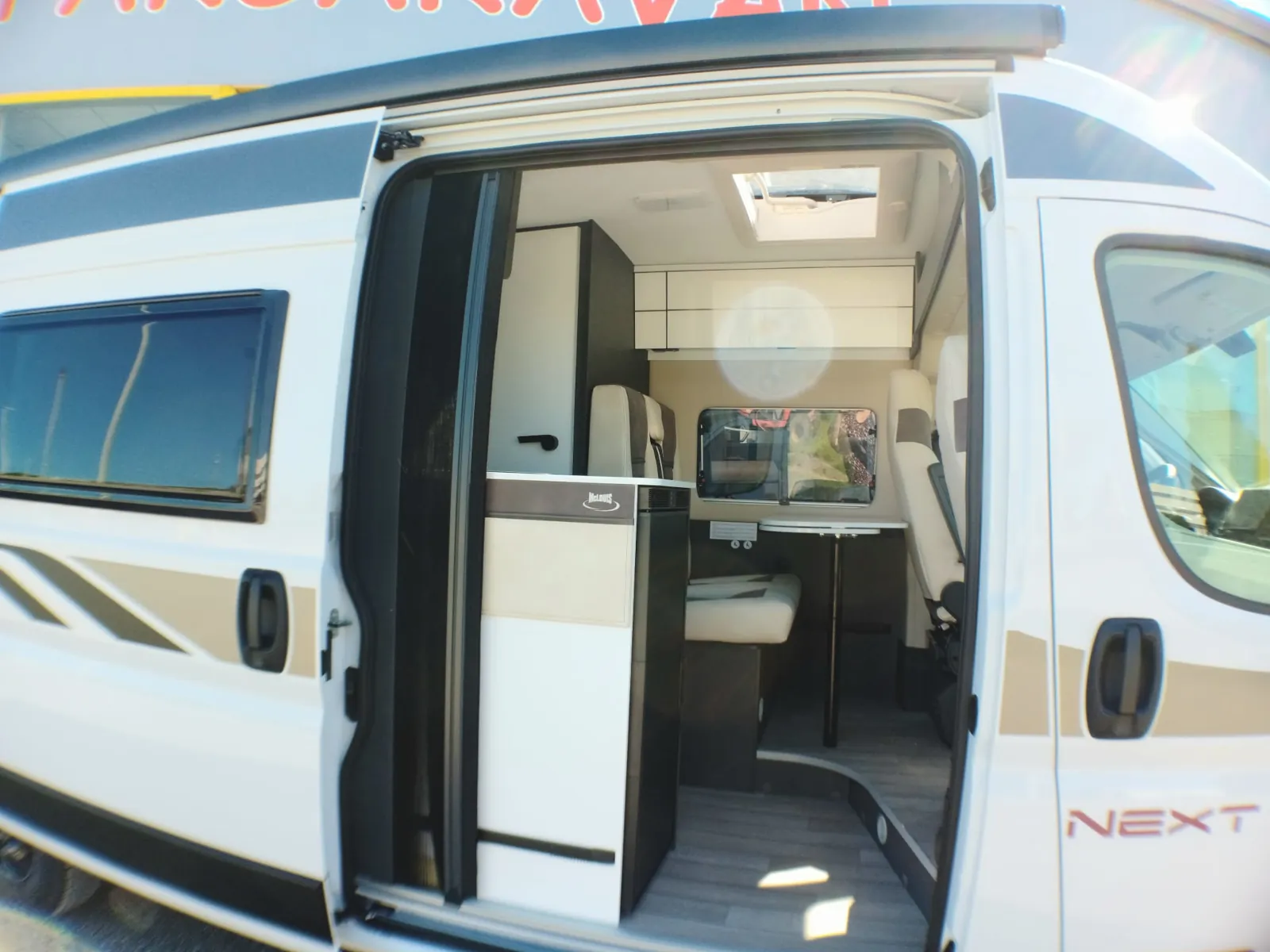 next 3 maxi nuovo vista ingresso con dinette